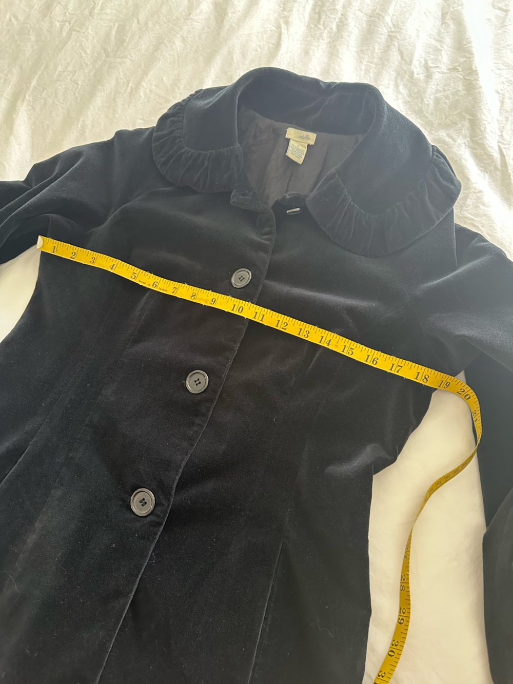 Odille (Anthropologie) velvet coat with ruffled collar and cuffs, size 8 - Picture 13 of 17
